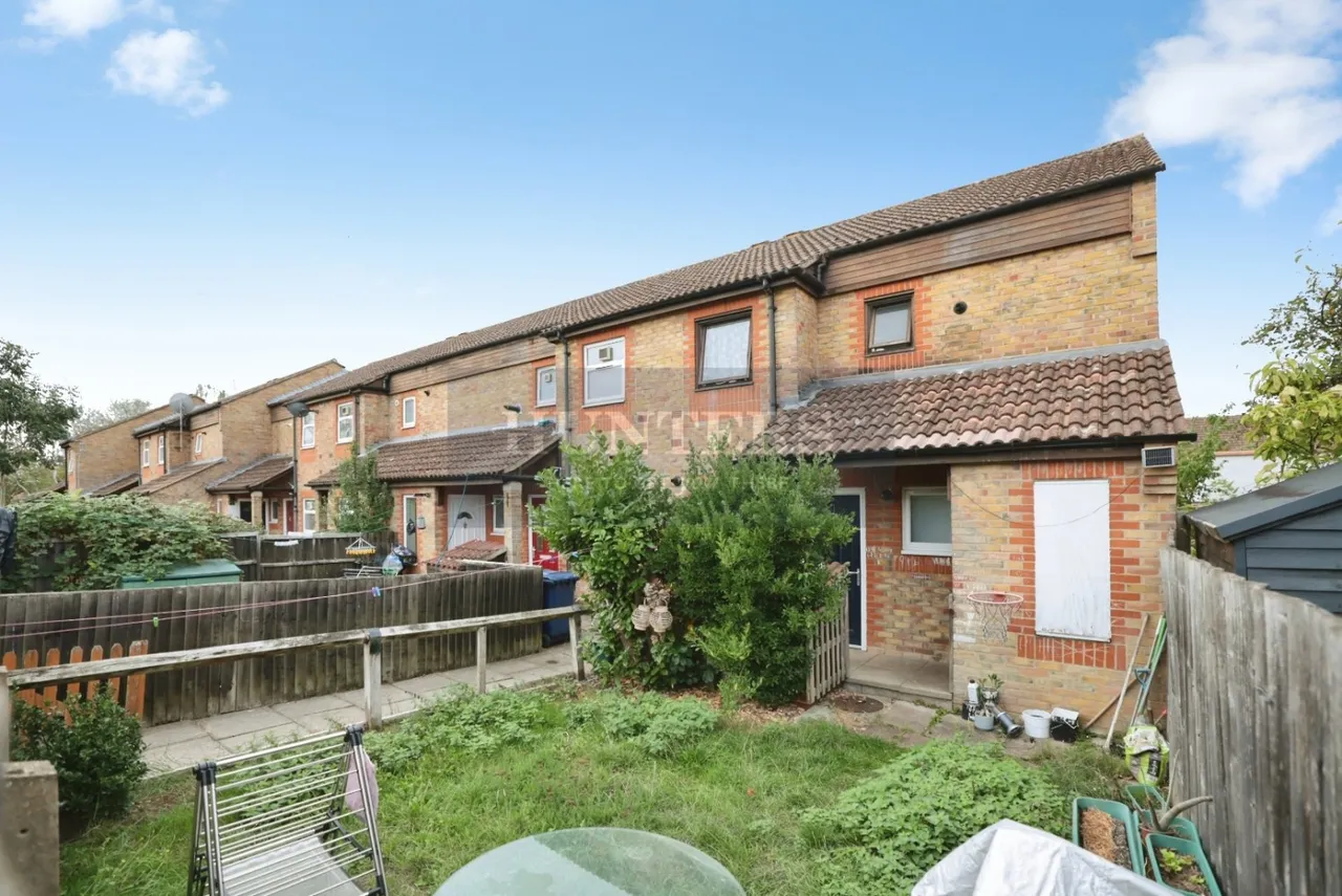 Howcroft Lane, Greenford, UB6, photo 5