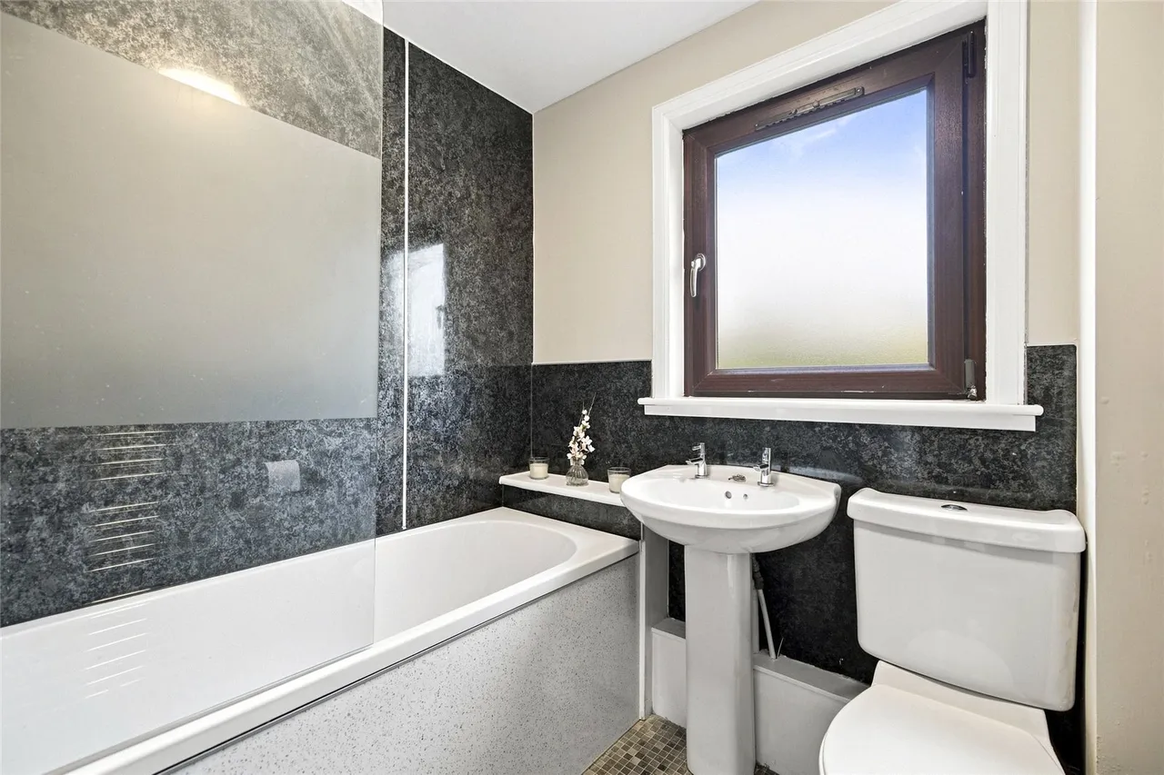 Lee Crescent, Bridge of Don, AB22, photo 7