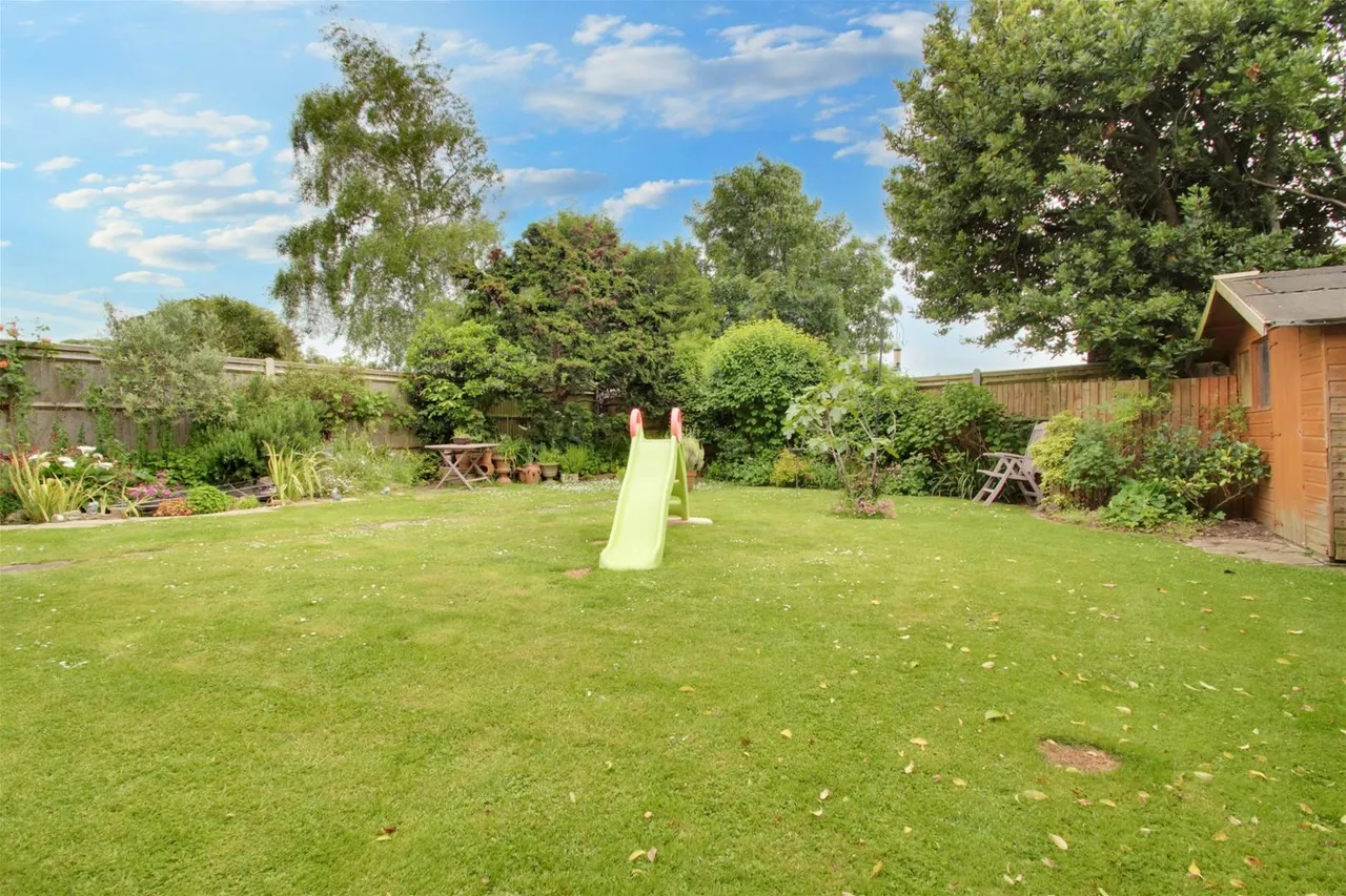 Bulkington Avenue, Worthing, photo 25