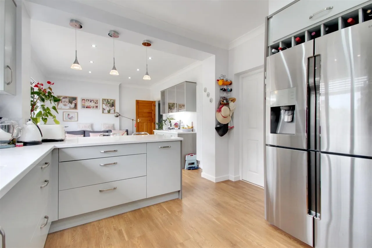 Bulkington Avenue, Worthing, photo 4