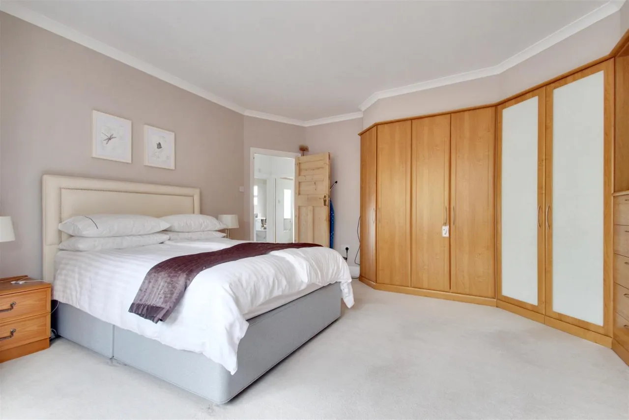 Bulkington Avenue, Worthing, photo 10