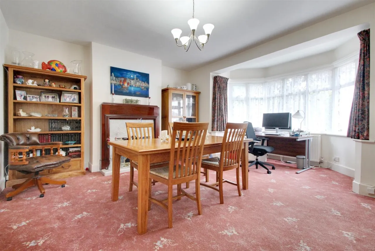 Bulkington Avenue, Worthing, photo 11