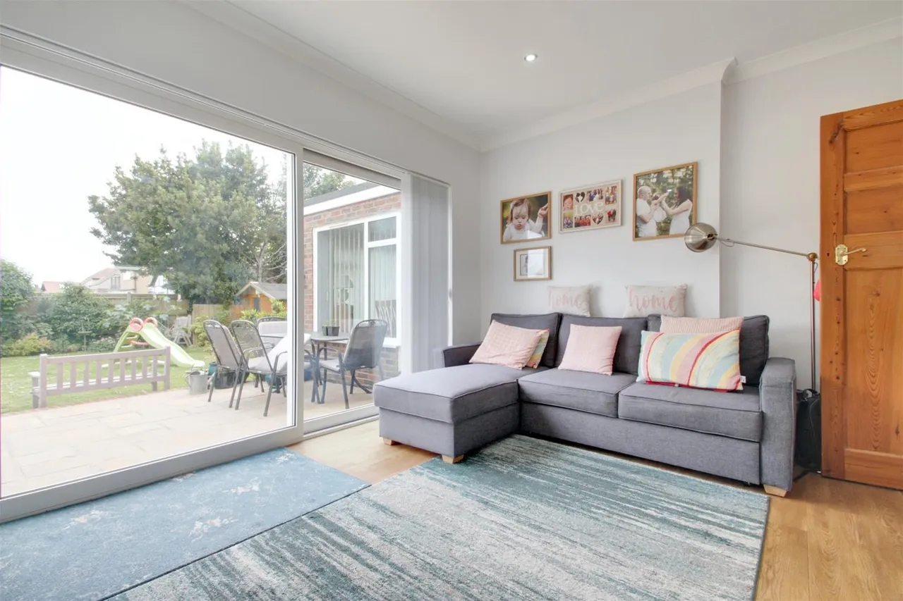 Bulkington Avenue, Worthing, photo 5