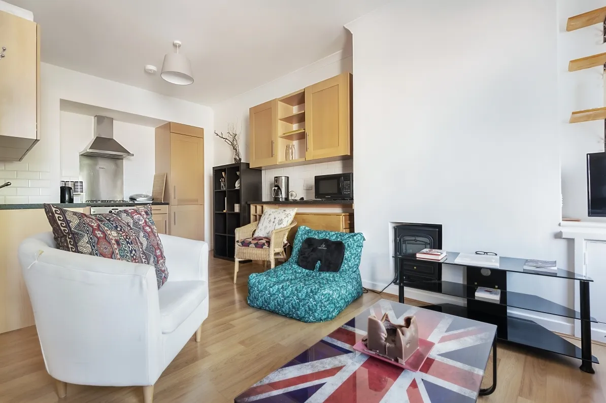 2 bed flat to rent, Brixton Road, London, SW9