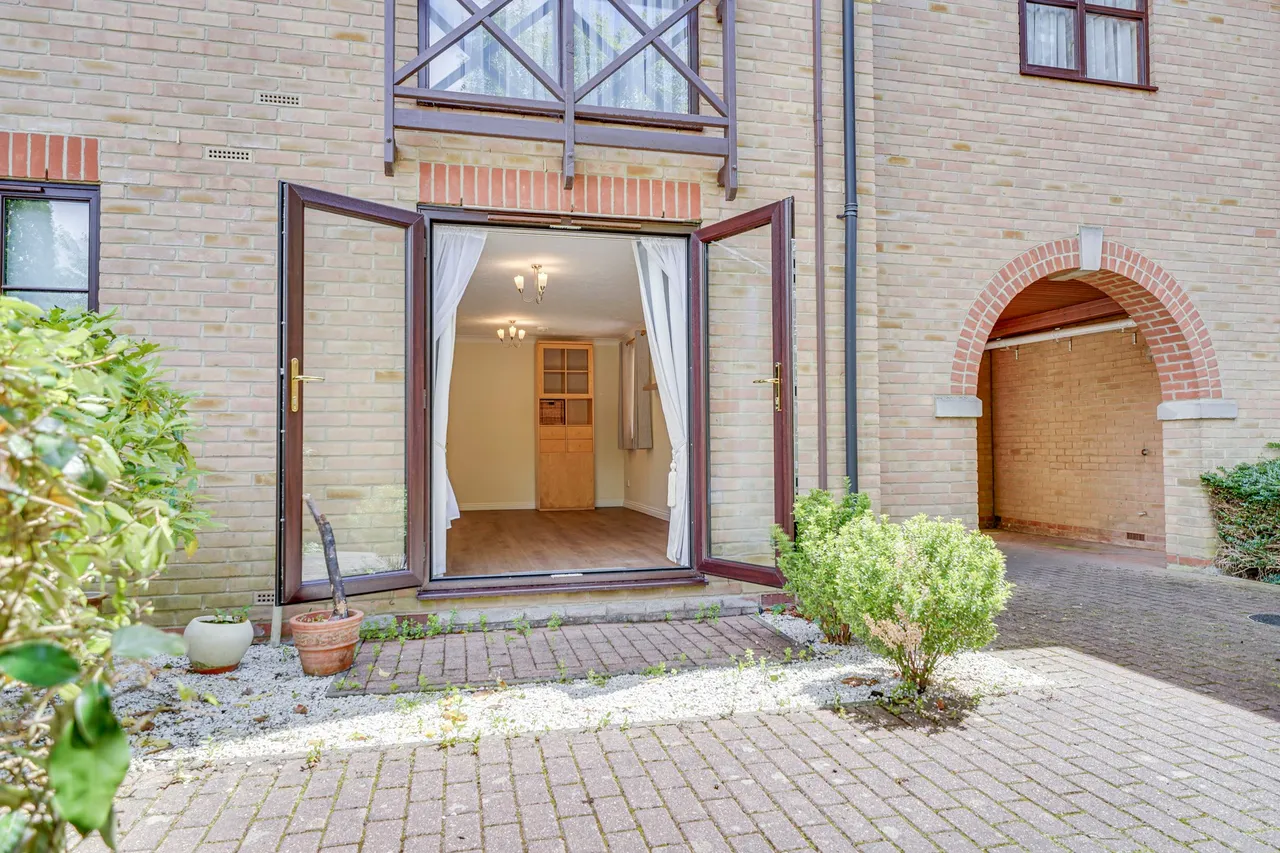 Sheering Mill Lane, Sawbridgeworth, CM21, photo 2
