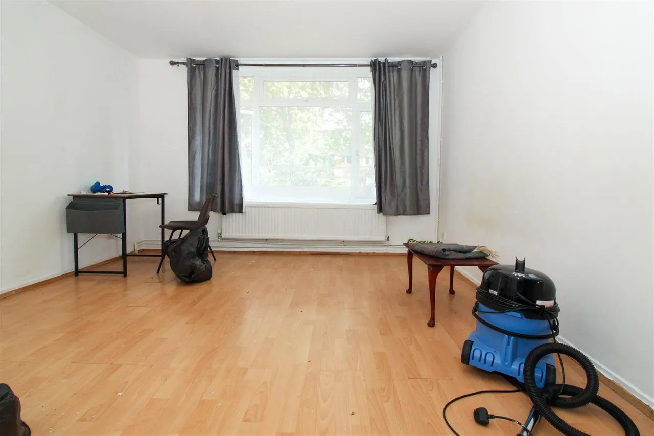 Erskine Crescent, London, photo 5