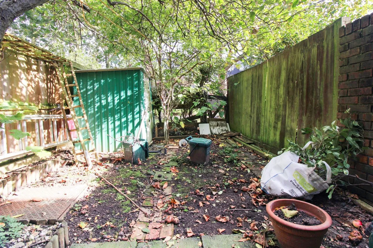 Erskine Crescent, London, photo 4