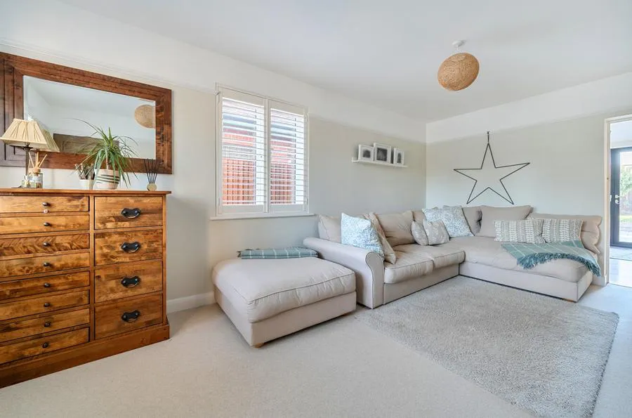 Fishbourne Road East, Chichester, PO19, photo 4