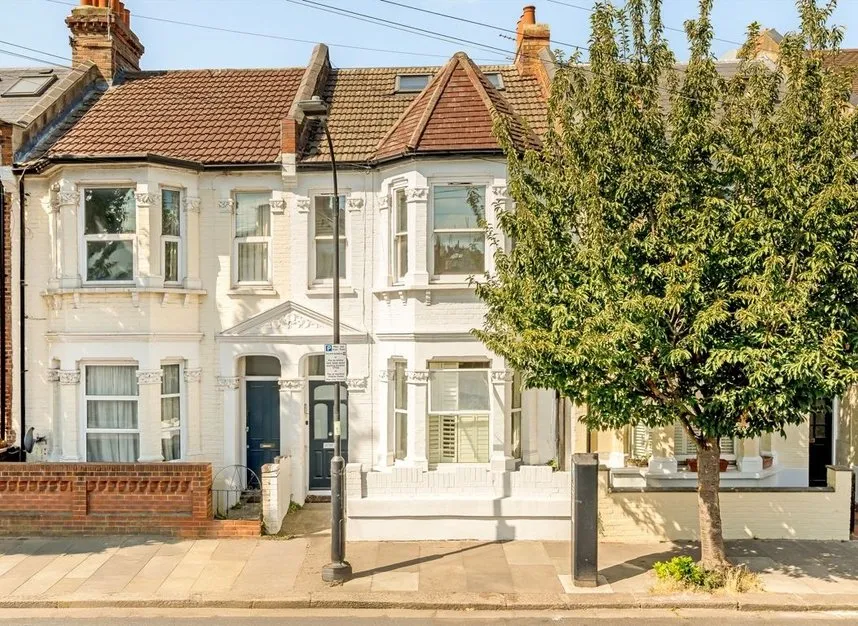 2 bed flat for sale, Bronsart Road, Fulham, SW6
