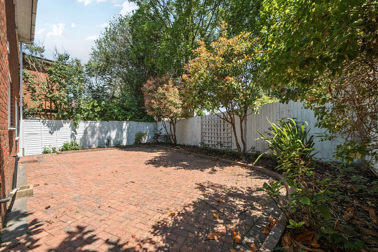 Cedar Close, Epsom, KT17, photo 6