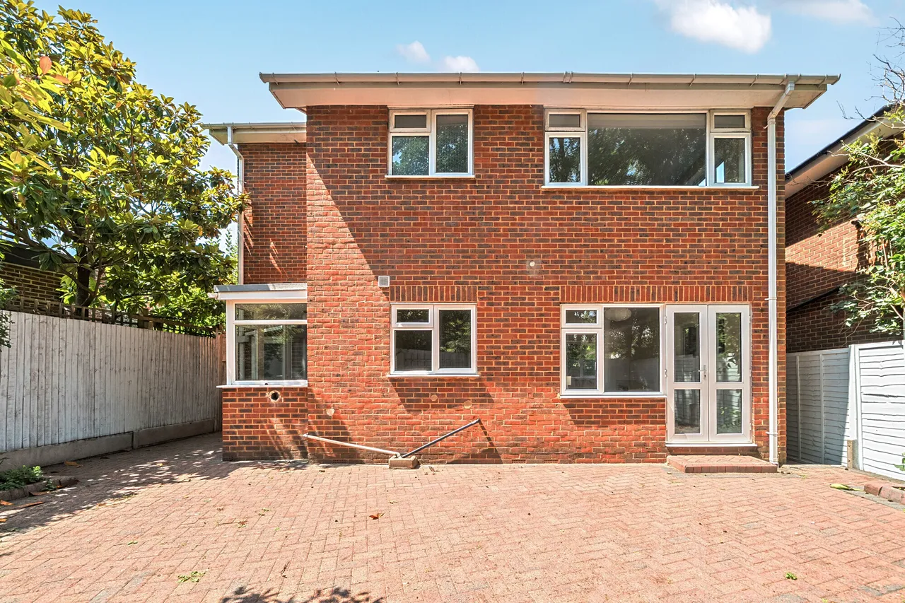 Cedar Close, Epsom, KT17, photo 9