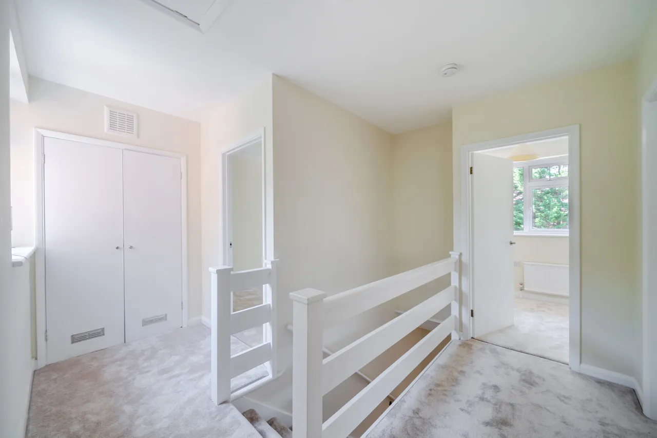 Cedar Close, Epsom, KT17, photo 11