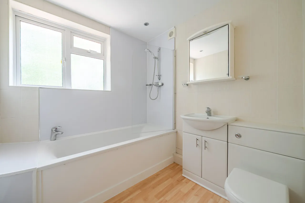 Cedar Close, Epsom, KT17, photo 8