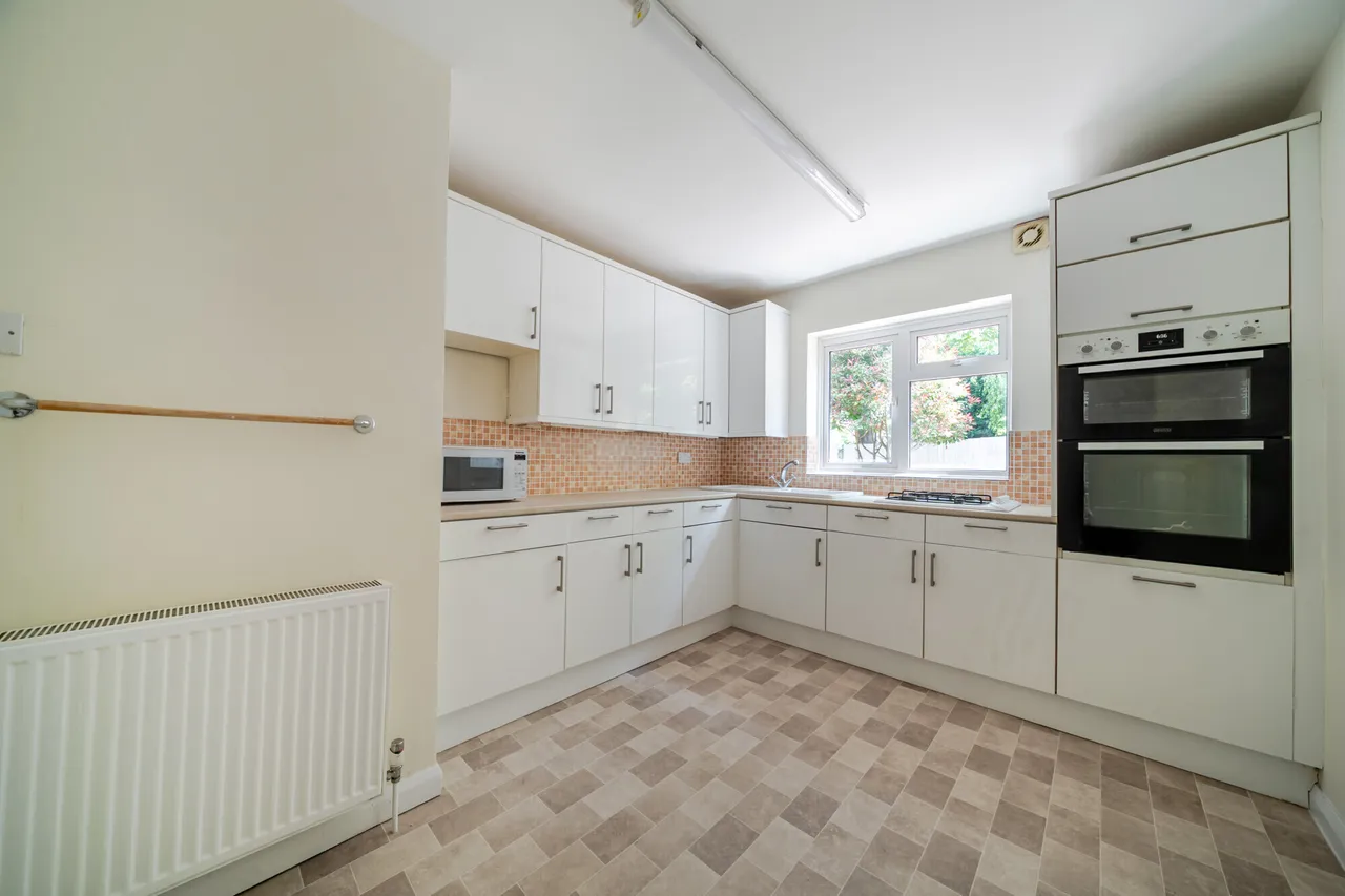 Cedar Close, Epsom, KT17, photo 7