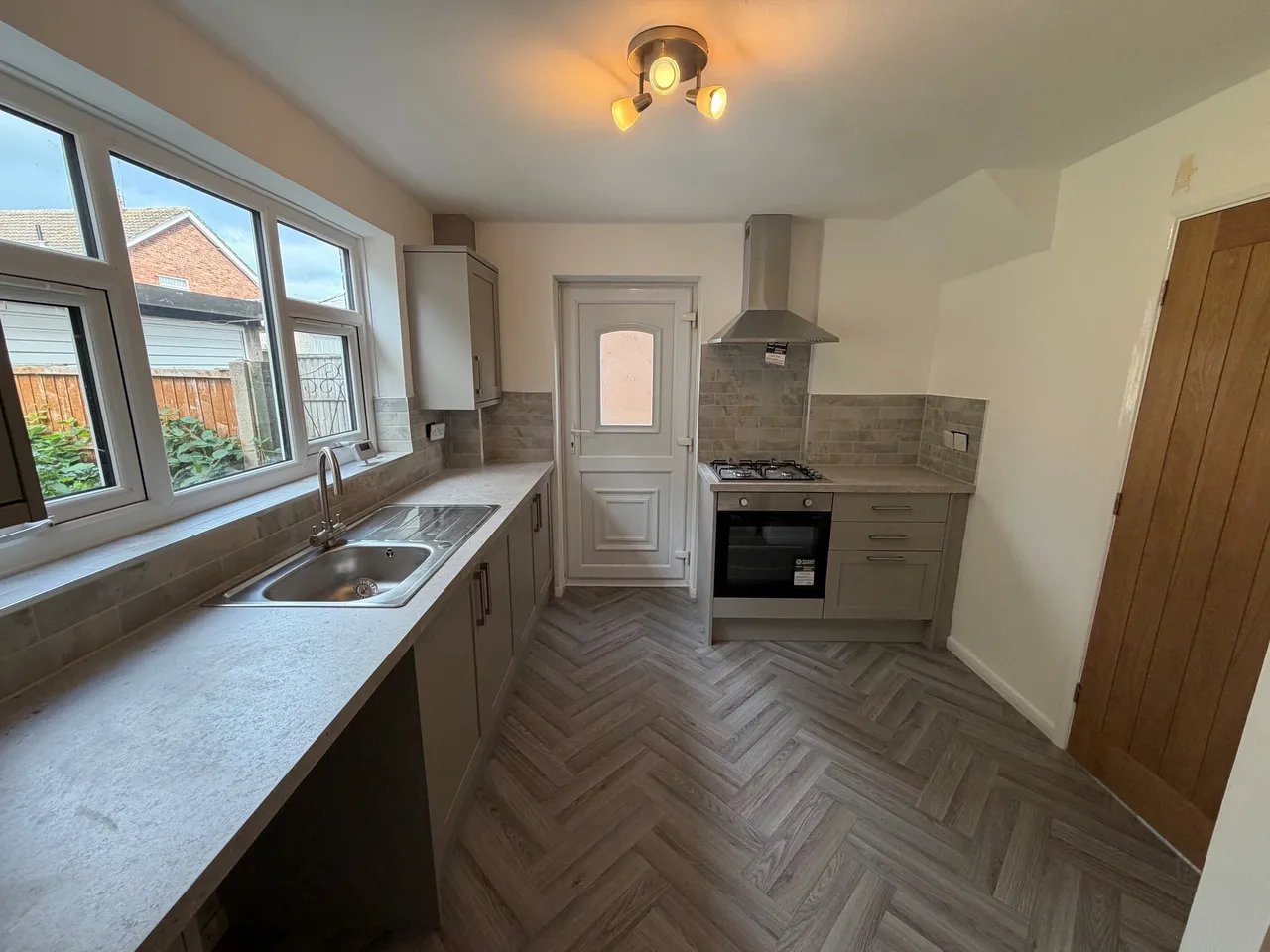 Kenilworth Road, Wigston, LE18, photo 2