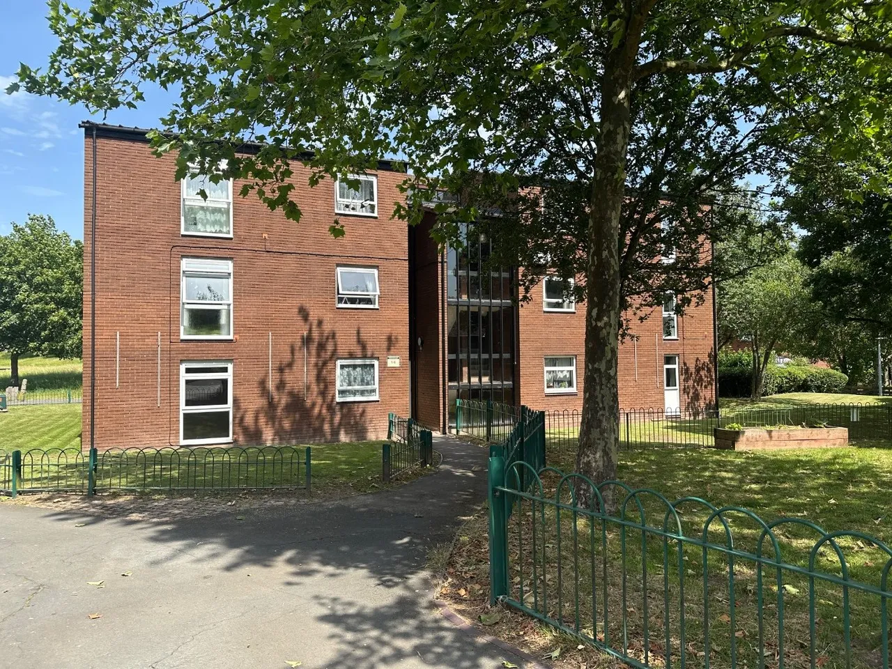 2 bed flat for sale — Downemead, Hollinswood, Telford TF3 2EW