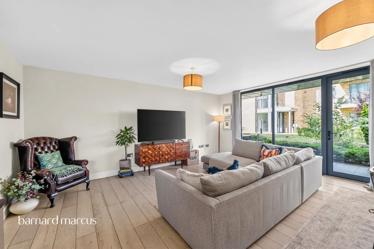 Antoinette Close, Kingston Upon Thames, photo 12