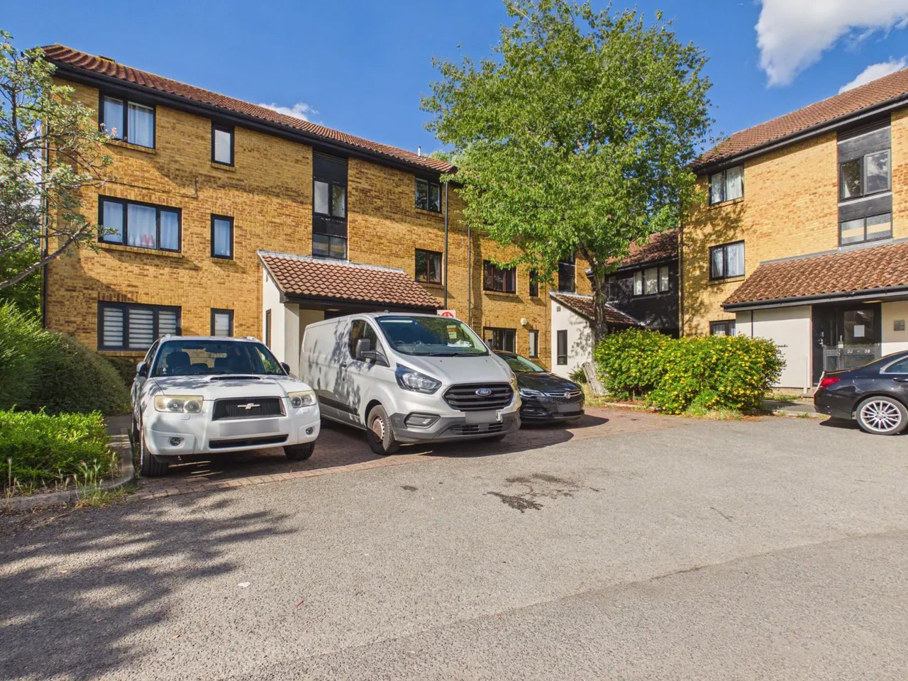 Feltham, photo 6