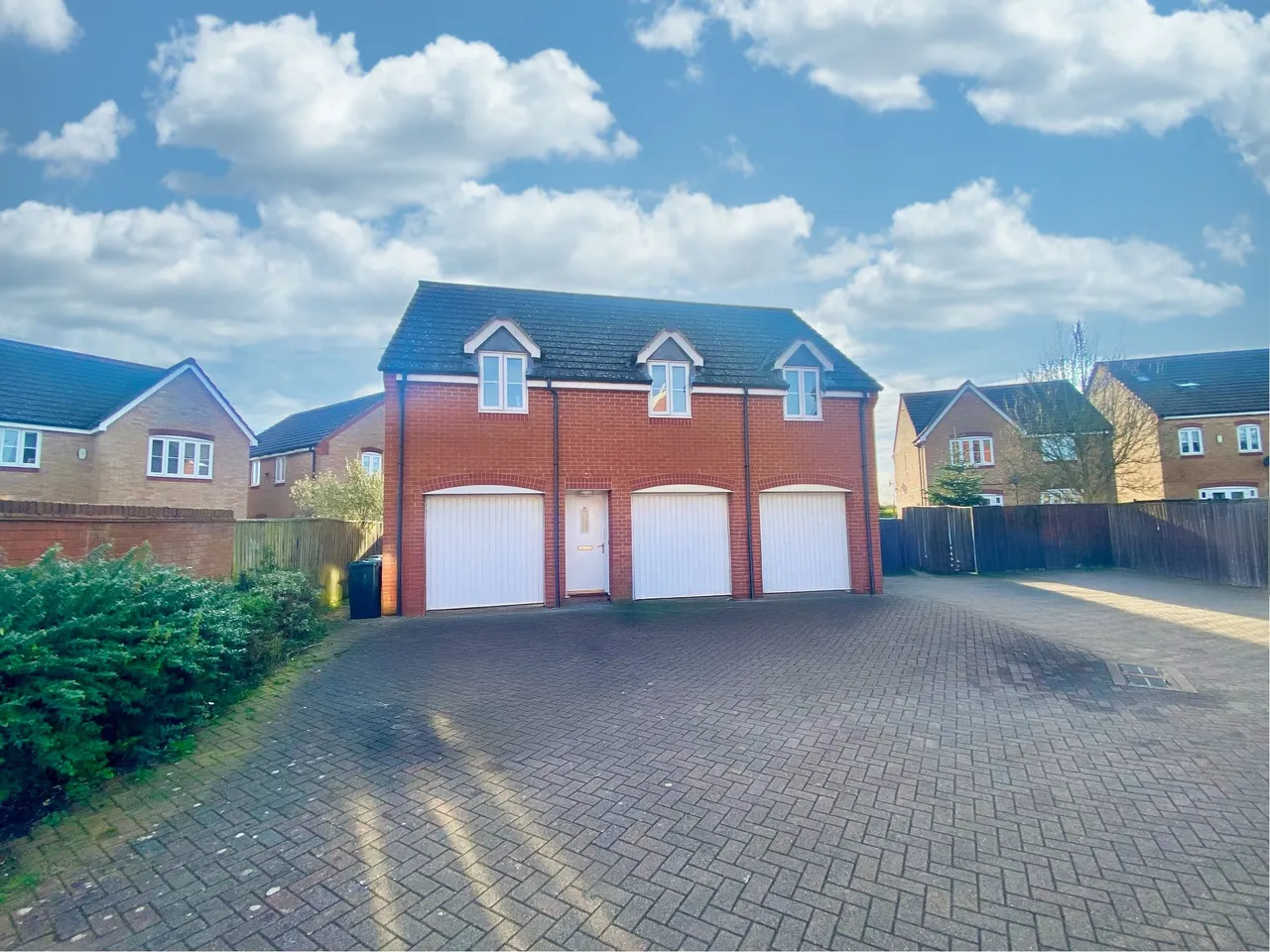 2 bed house for sale — Chequers Close, Corby, NN18
