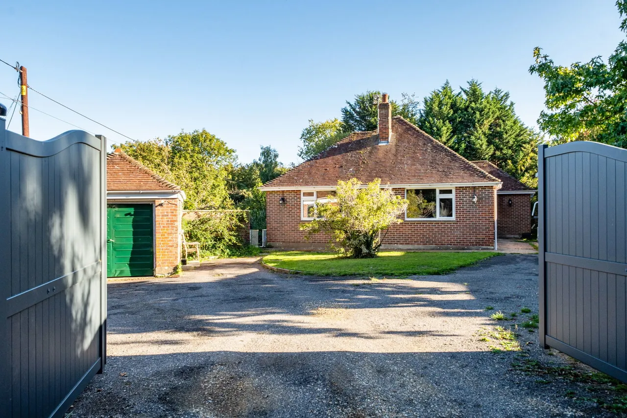 5 bed house for sale, School Road, Bransgore