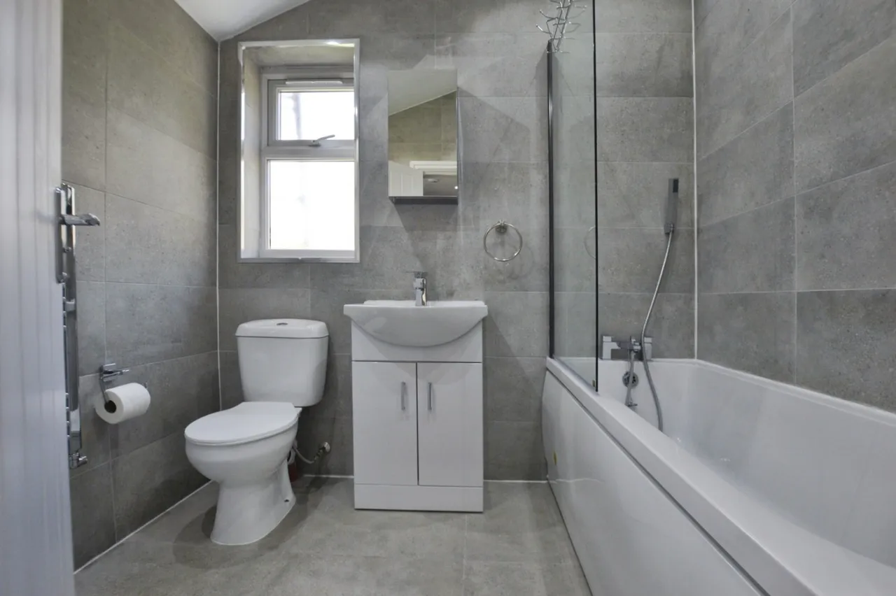 Sutton Court Road, London, E13, photo 16