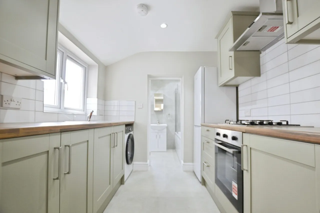Sutton Court Road, London, E13, photo 12