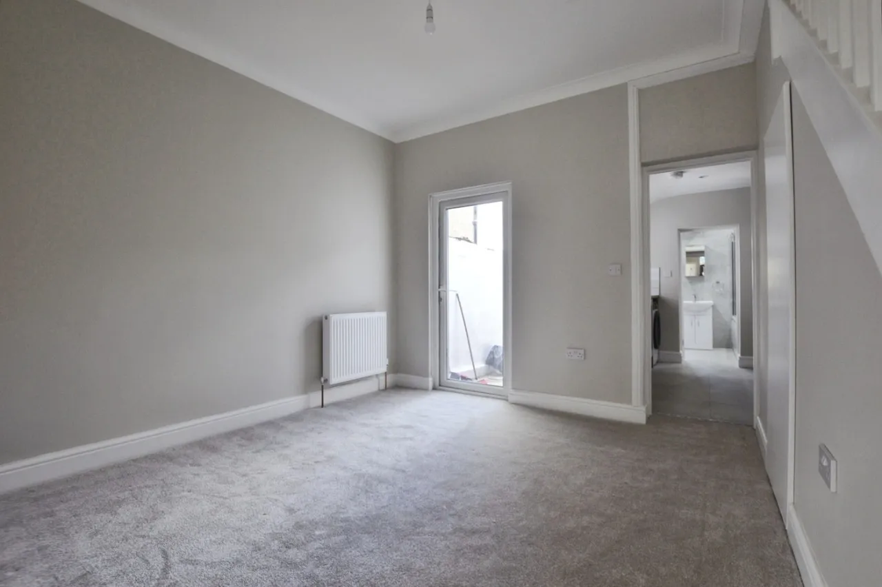 Sutton Court Road, London, E13, photo 14