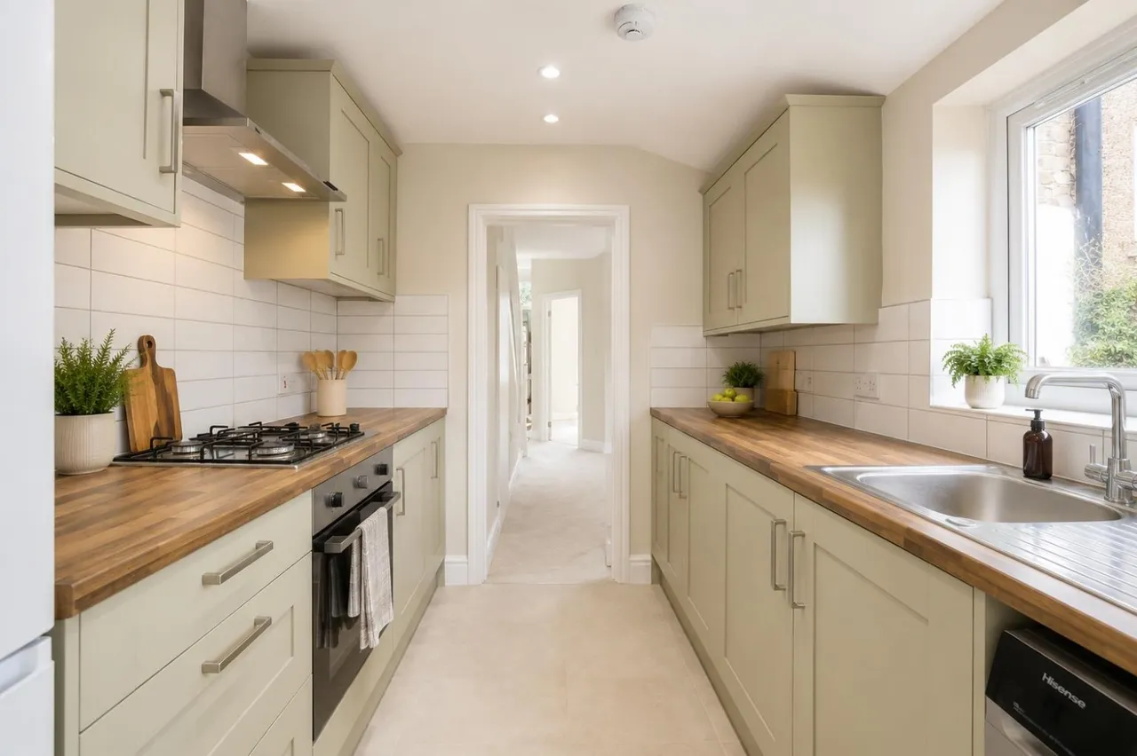 Sutton Court Road, London, E13, photo 4
