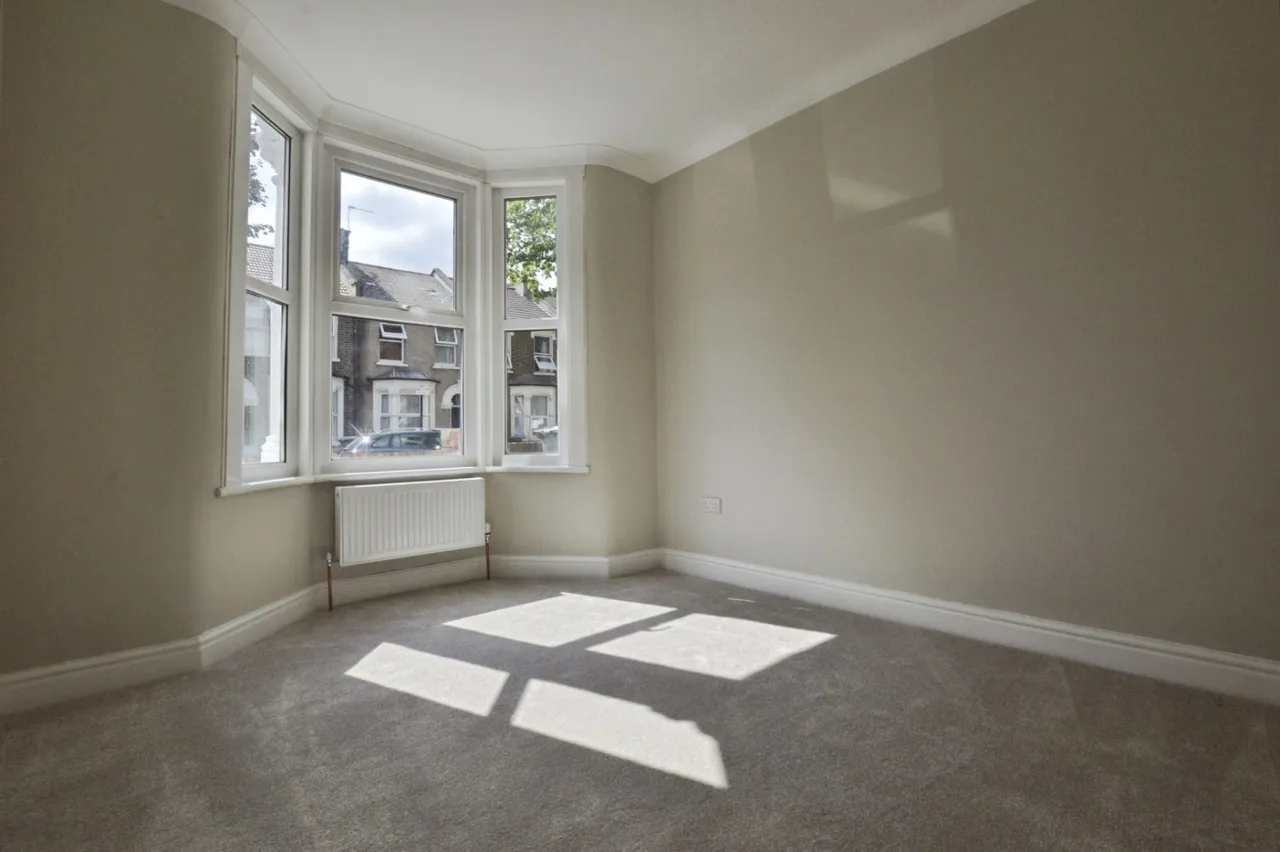 Sutton Court Road, London, E13, photo 13