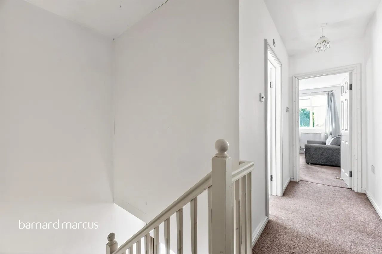 Thorndon Gardens, Epsom, KT19, photo 13