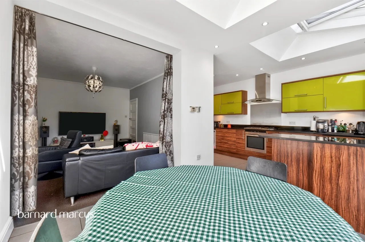 Thorndon Gardens, Epsom, KT19, photo 14