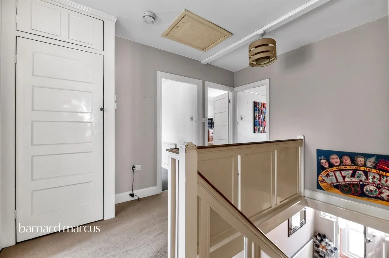 Thorndon Gardens, Epsom, KT19, photo 19