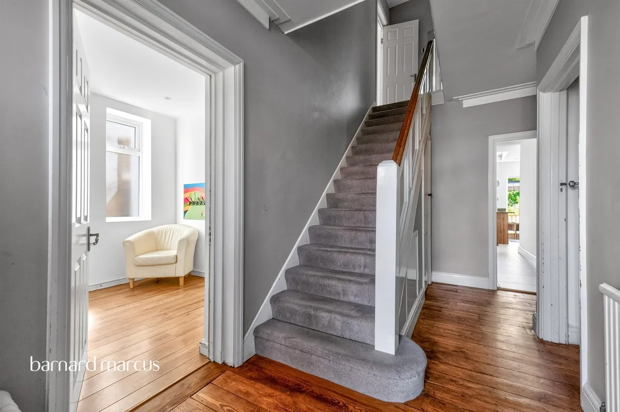 Thorndon Gardens, Epsom, KT19, photo 20