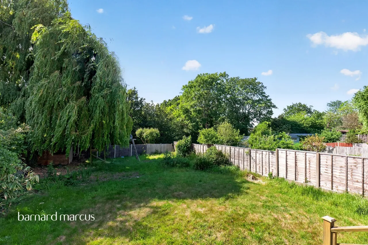Thorndon Gardens, Epsom, KT19, photo 15