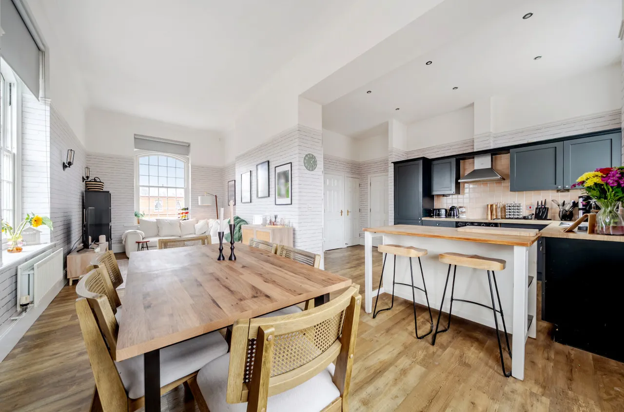 2 bed flat for sale, Kingswood Place, Knowle, PO17