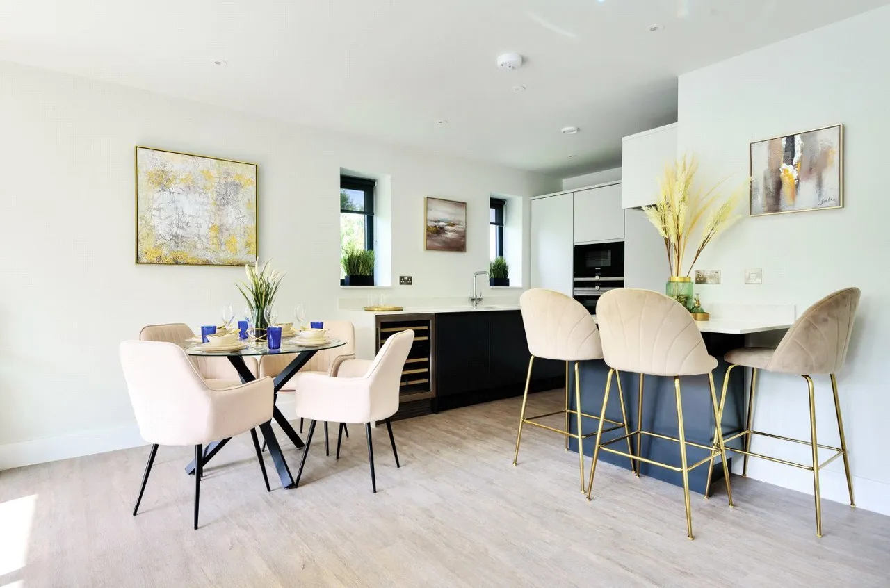Asplands Close, Woburn Sands, MK17, photo 5