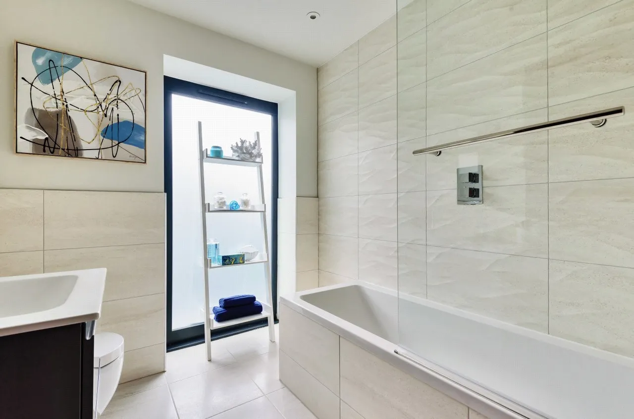 Asplands Close, Woburn Sands, MK17, photo 8