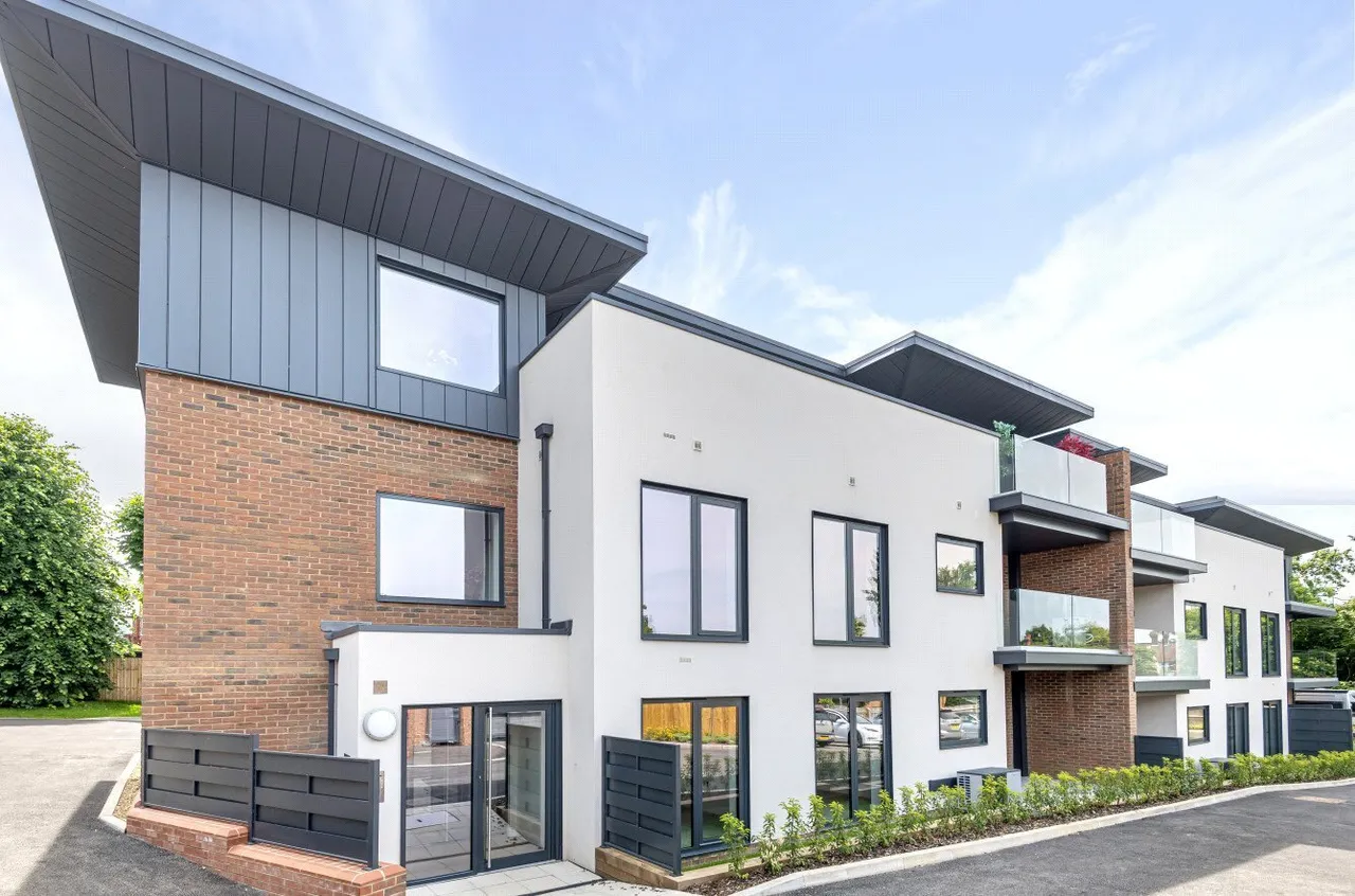 2 bed property for sale, Asplands Close, Woburn Sands, MK17