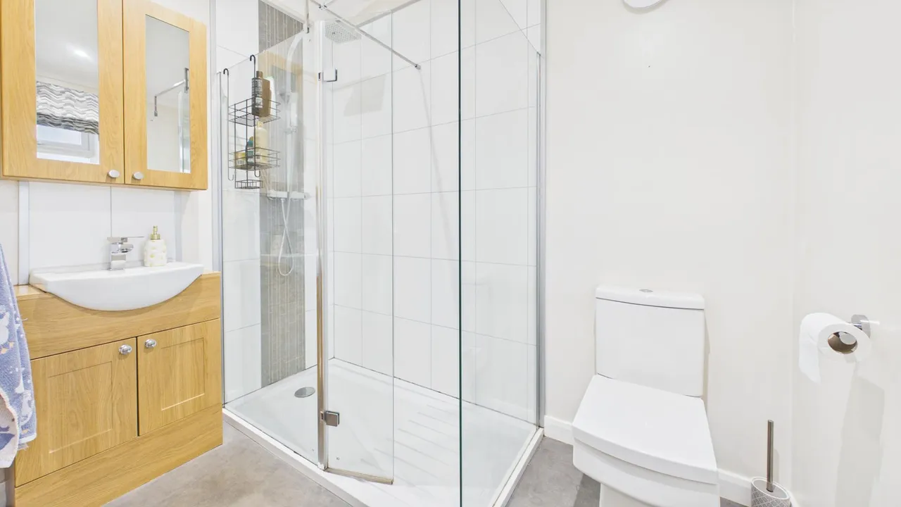 Barholm Rd, Tallington Lakes, PE9, photo 11