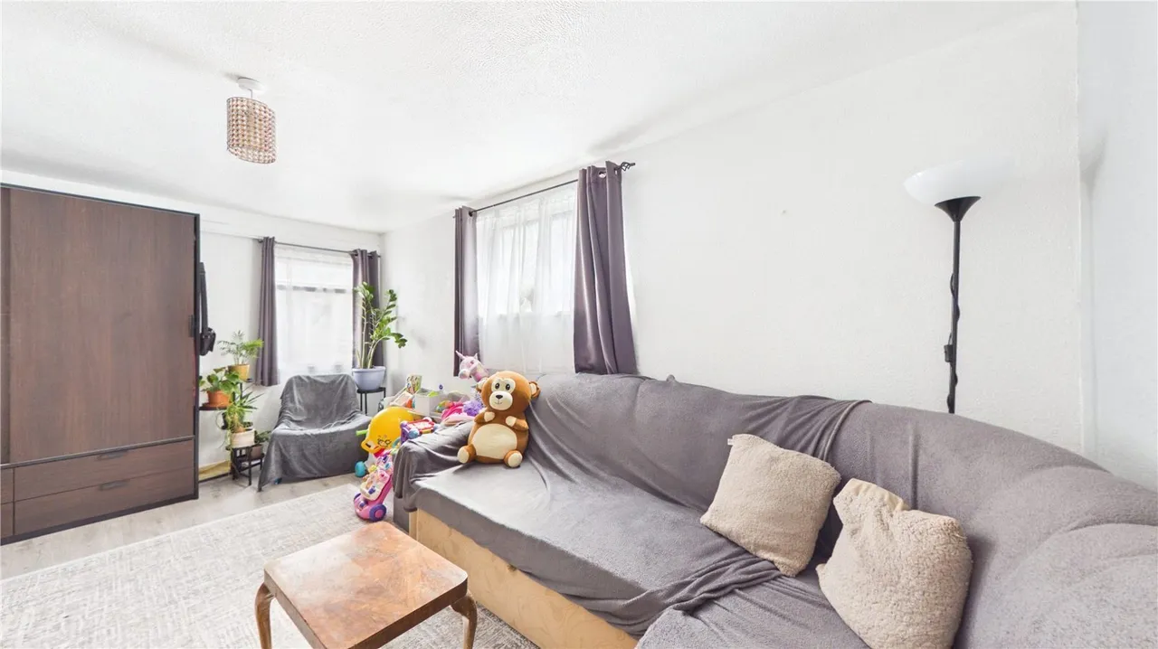 3 bed house for sale — Kildare Road, London, E16