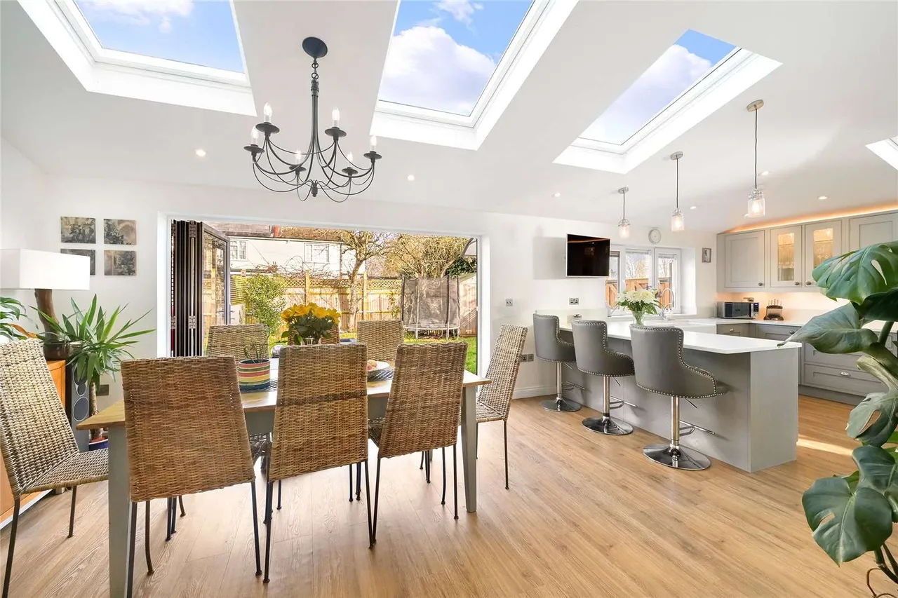 Staveley Gardens, London, W4 2SA, photo 2