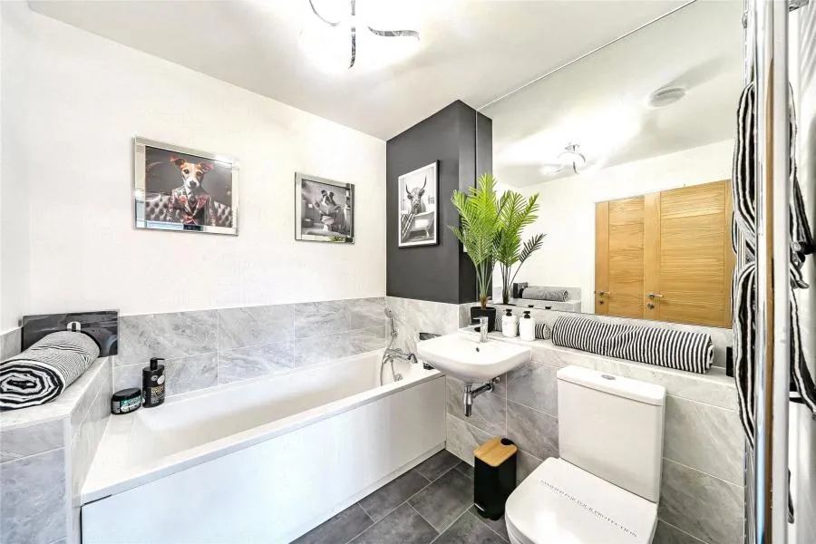 Stone Crescent, GL51, photo 12