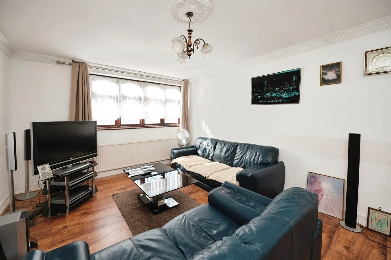 Ongar Way, Rainham, RM13, photo 8