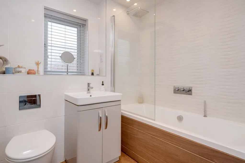 Spinners Avenue, Scholes BD19 6AS, photo 15