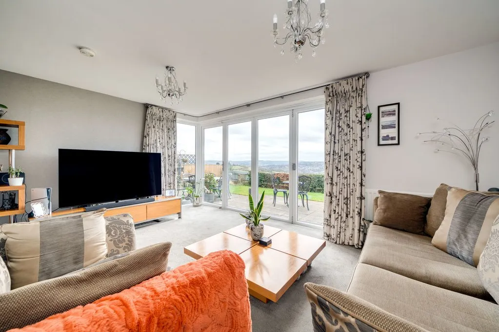 Spinners Avenue, Scholes BD19 6AS, photo 8