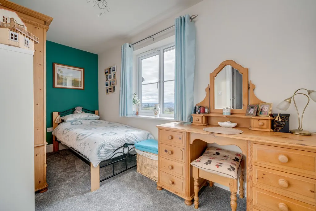 Spinners Avenue, Scholes BD19 6AS, photo 11