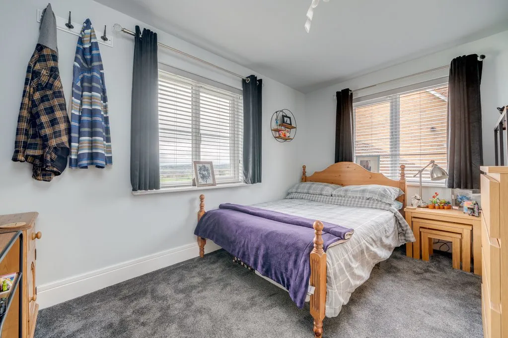 Spinners Avenue, Scholes BD19 6AS, photo 13