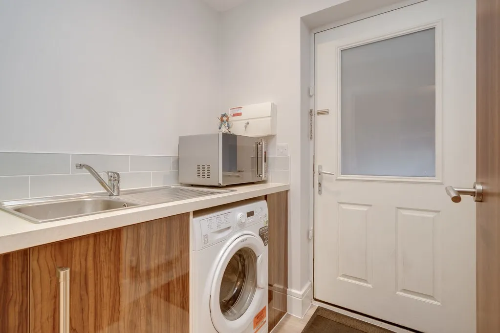 Spinners Avenue, Scholes BD19 6AS, photo 19