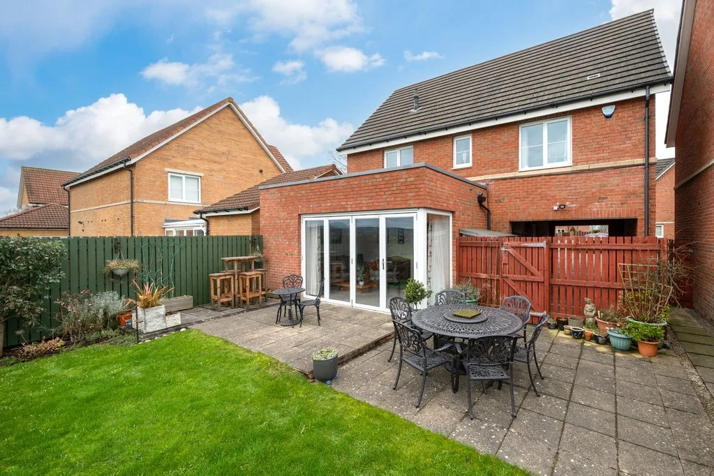 Spinners Avenue, Scholes BD19 6AS, photo 2