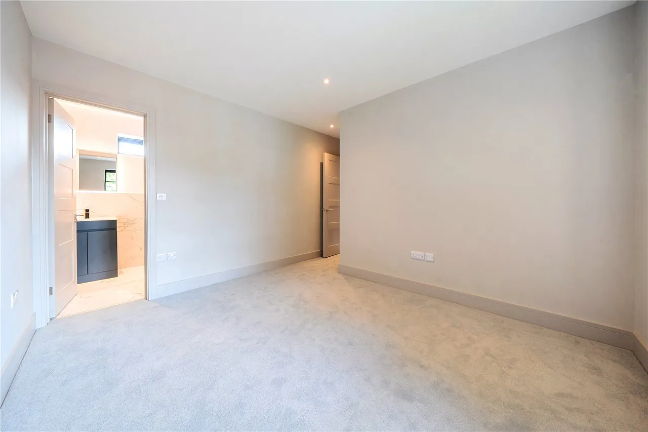 Graham Avenue, London, W13, photo 10
